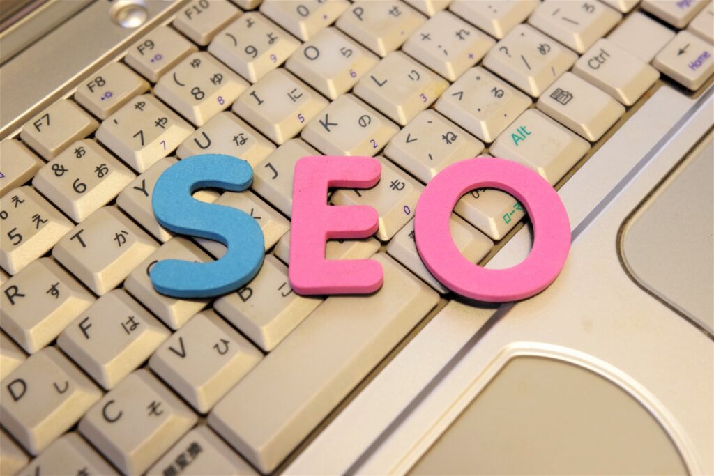 LLMOはSEOの代わりではなく、SEOを拡張する考え方